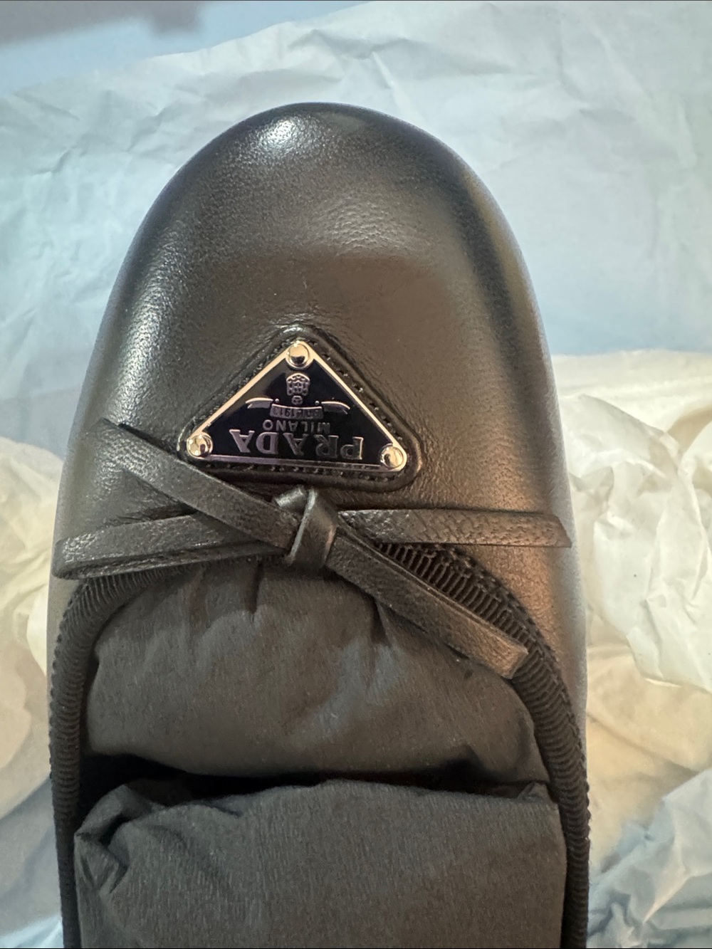 Prada/Calzature Donna/Women’s black leather flats with bows on toe/US 7/NIB! NEW - Picture 2 of 15